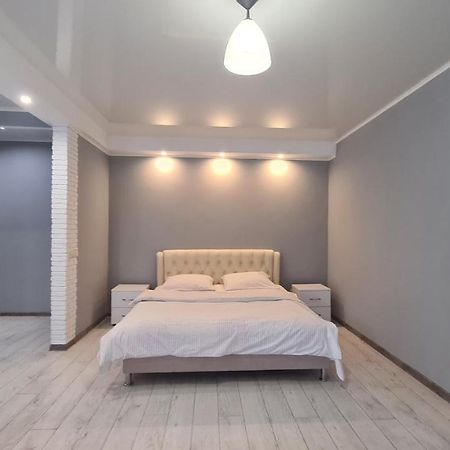 Apartaments On Vulytsia Heroiv Ato 32 Kryvyj Rih Esterno foto