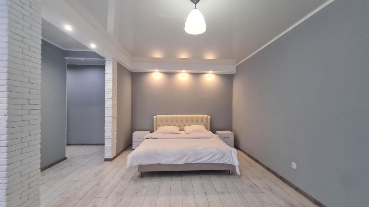 Apartaments On Vulytsia Heroiv Ato 32 Kryvyj Rih Esterno foto