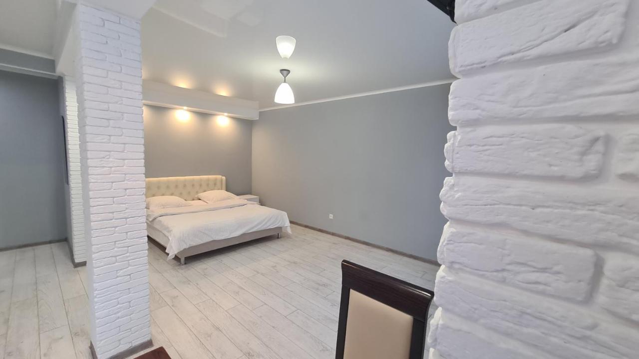Apartaments On Vulytsia Heroiv Ato 32 Kryvyj Rih Esterno foto