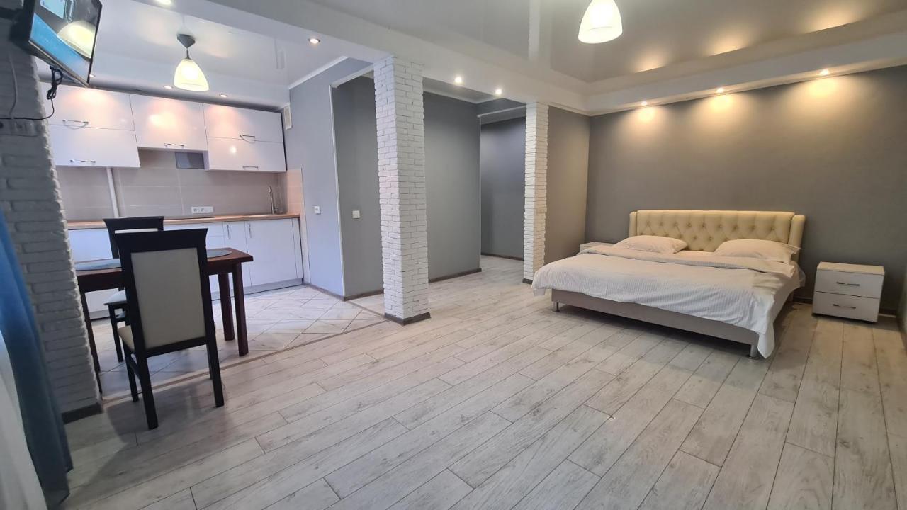 Apartaments On Vulytsia Heroiv Ato 32 Kryvyj Rih Esterno foto