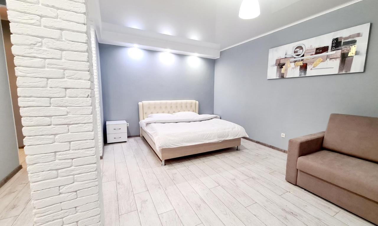Apartaments On Vulytsia Heroiv Ato 32 Kryvyj Rih Esterno foto